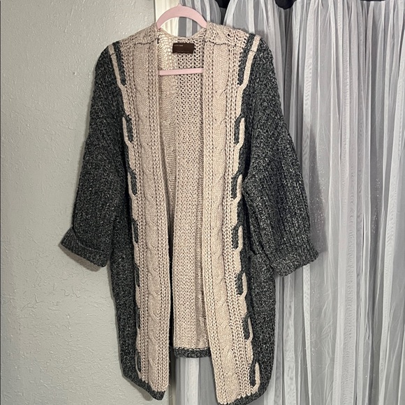 Kerisma Sweaters - Kerisma Two-Tone Open-Front Cardigan in Gray & Cream